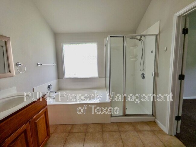 Building Photo - 1104 Kensington Castle Trl