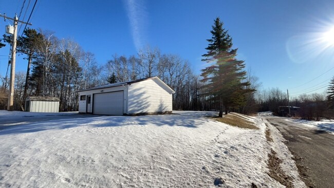 Building Photo - Three Bedroom Single-Family Home In Duluth...