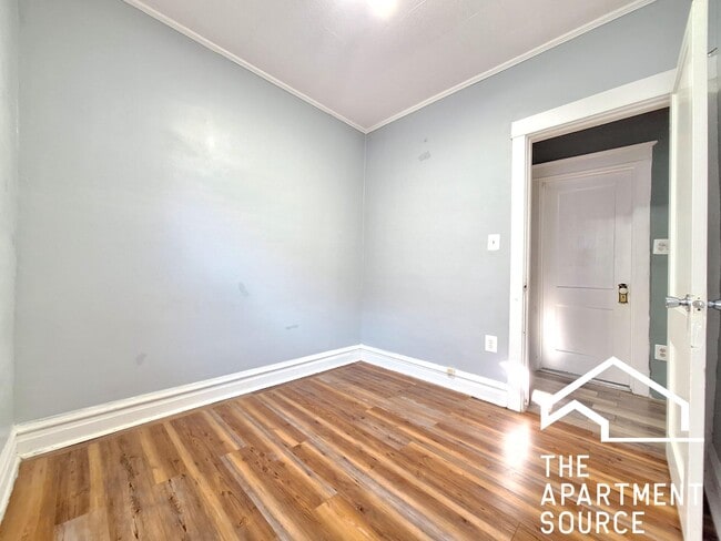 Building Photo - 4135 W Henderson St