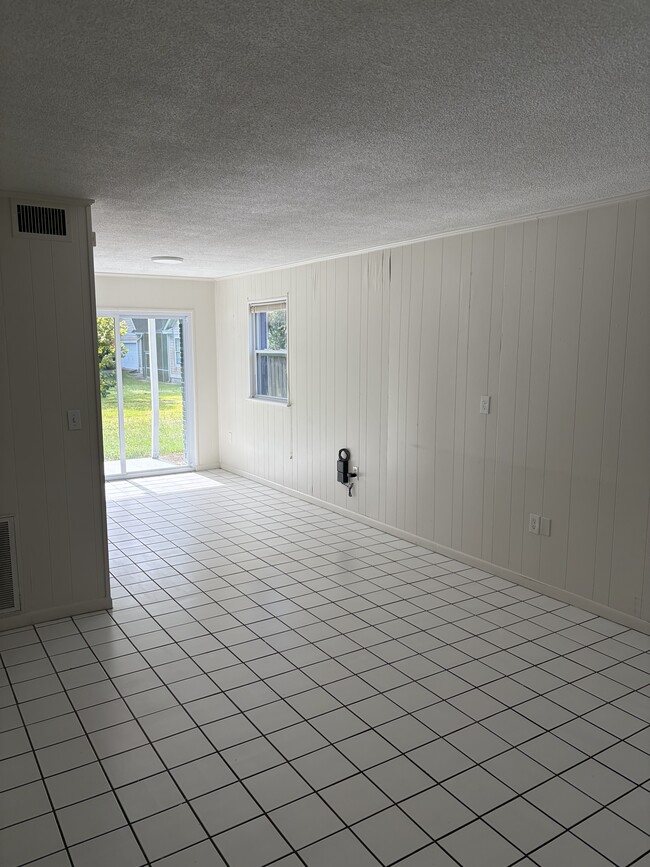Building Photo - 1113 SW McFarlane Ave