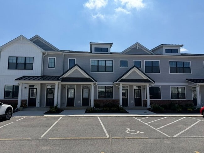 Building Photo - 2102 Emden Ln