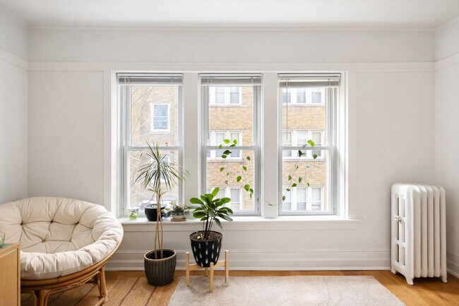 Building Photo - 679 W Wrightwood Ave