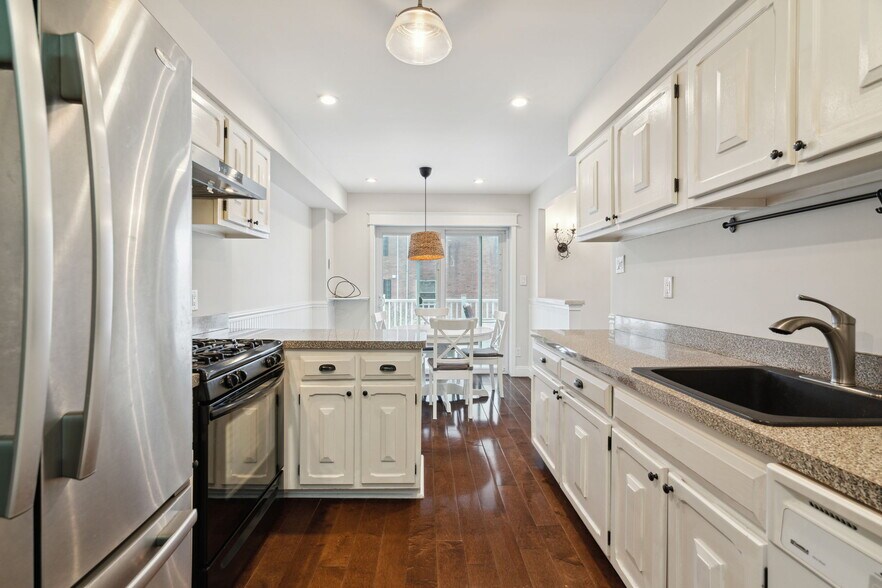 Kitchen - 100 Rennard Ter