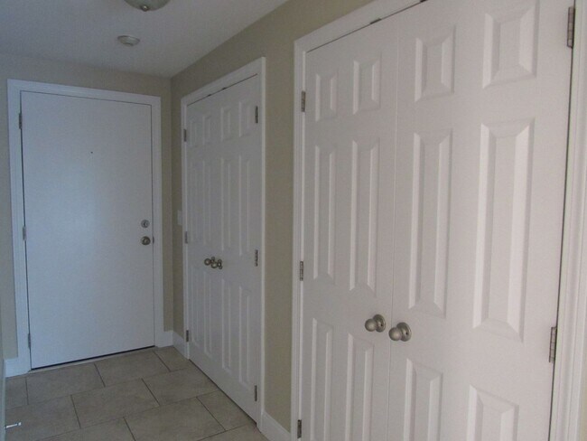 Building Photo - Londonderry 3 Bedroom Available NOW for Rent!