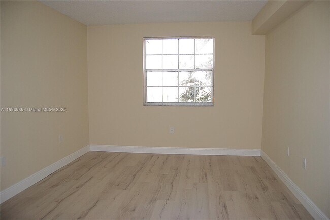 Building Photo - 2820 N Oakland Forest Dr