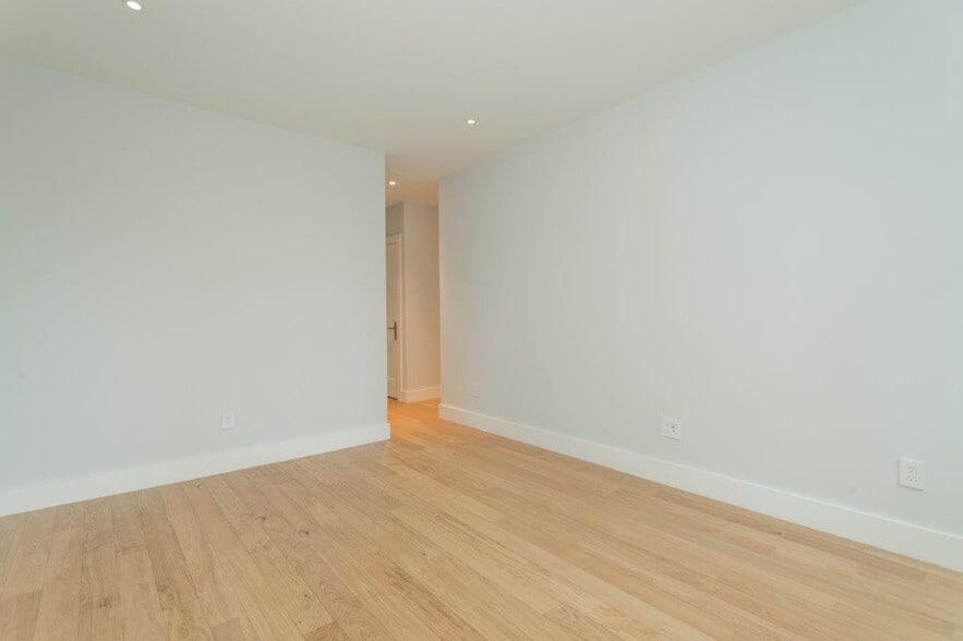 Building Photo - 286 Chestnut Hill Ave