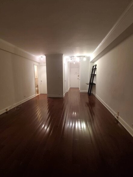 Building Photo - 225 E 46th St