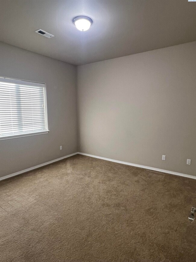 Building Photo - Sourthridge Area for rent