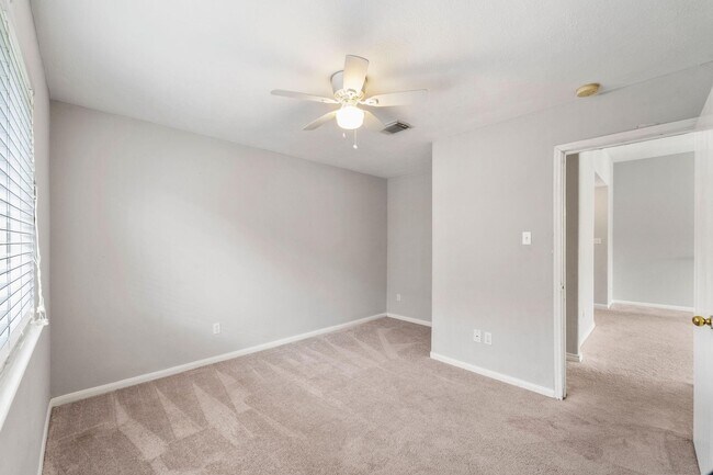 Building Photo - 2530 Fox River Ln