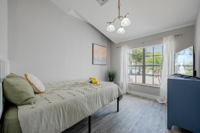 Building Photo - 2211 Surfside Blvd