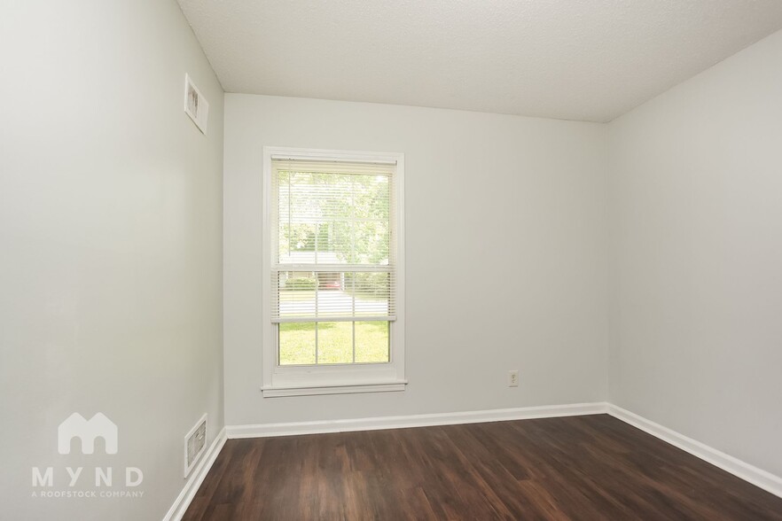 Building Photo - 2274 Ashland Dr