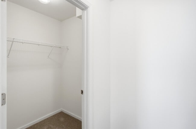 Building Photo - 2413 Northampton Dr