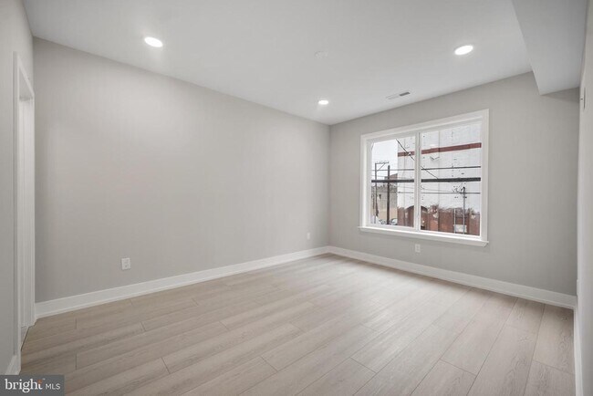 Building Photo - 1111 S 24th St