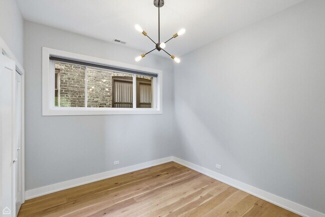 Building Photo - 1042 S Oakley Blvd