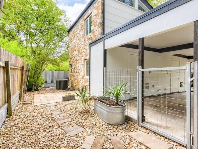 Building Photo - 1913 Lightsey Rd