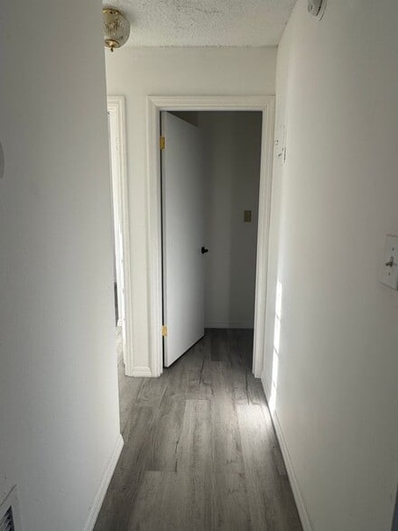 Building Photo - 1442 E 1st Ave