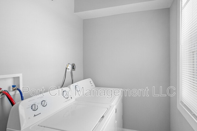 Building Photo - 1416 N Milton Ave
