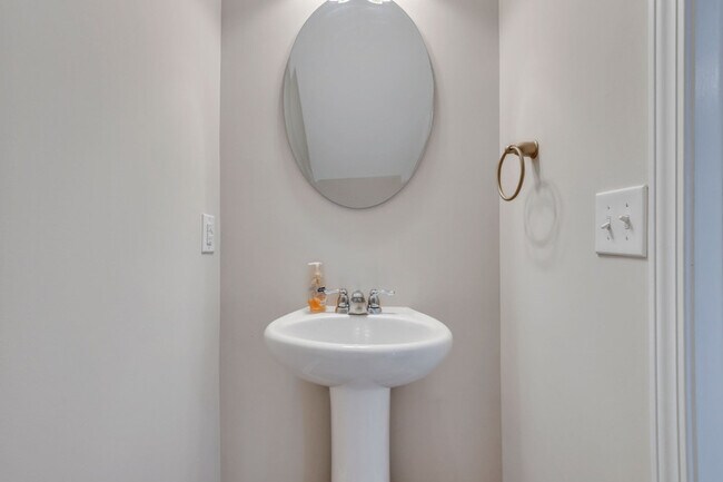 Building Photo - 100 Cantle Dr