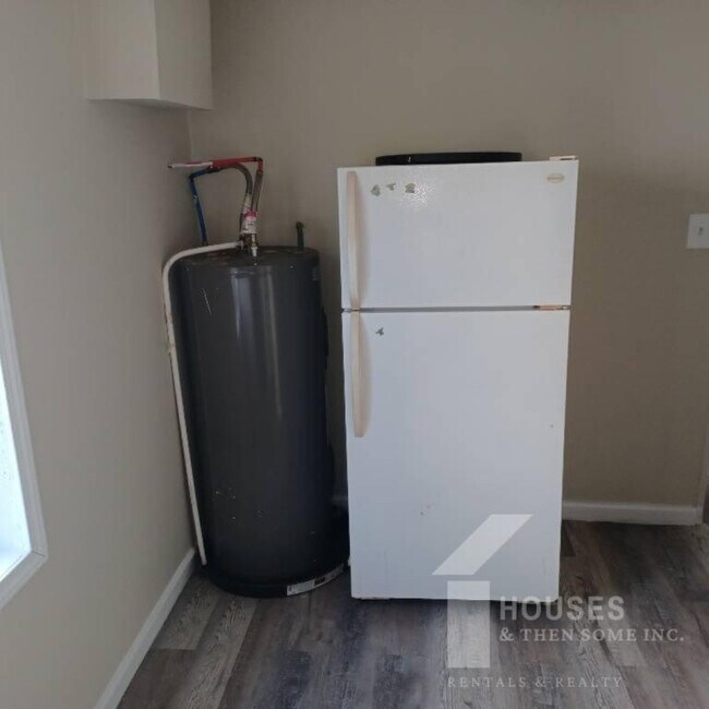 Building Photo - 120 Owens St