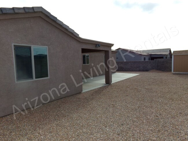 Building Photo - SUPER CLEAN 4 BEDROOM HOME