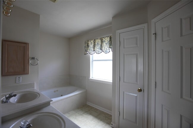 Building Photo - 607 Ashley Cove Ct