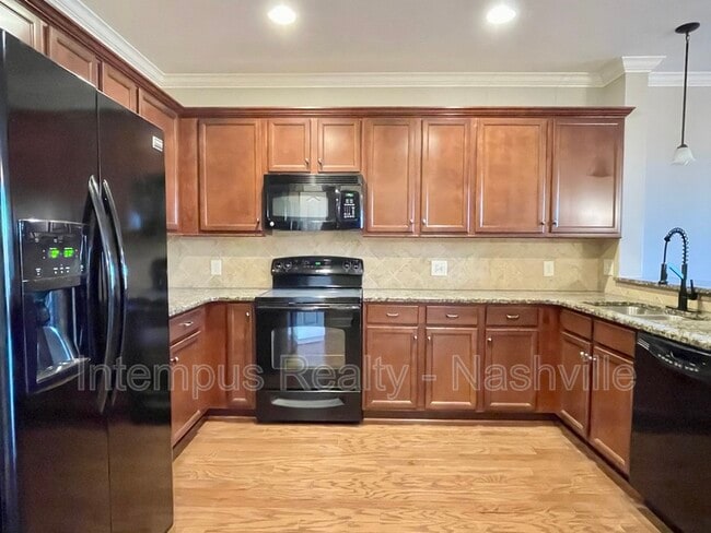 Building Photo - 307 Seven Springs Way