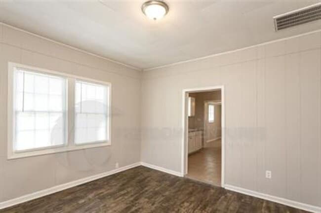 Building Photo - Spacious 3-Bed, 2-Bath in Pleasant Grove