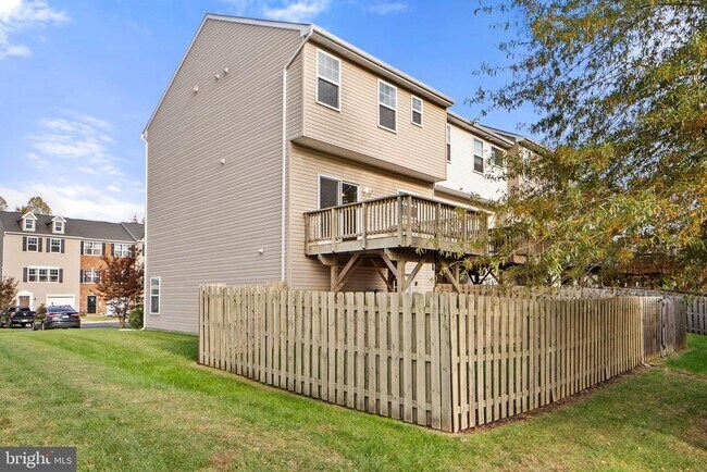 Building Photo - 2210 Mallard Landing Dr