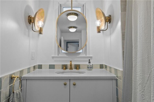 Building Photo - 1 Narragansett Ave