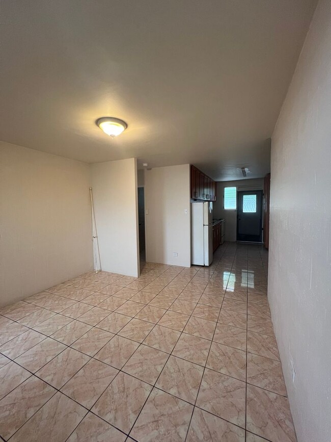 Building Photo - 2 bedroom, 1 bath, 1 parking in Makiki!