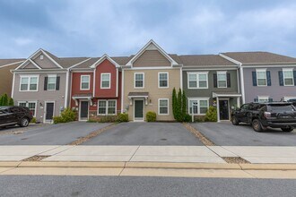 Building Photo - 3 Bed, 2.5 Bath, Townhome in Ranson, WV