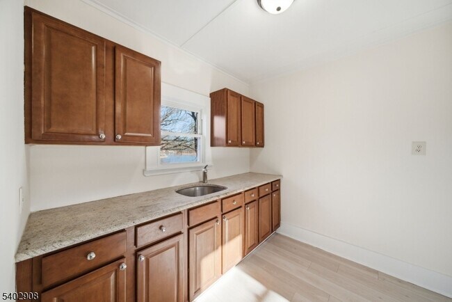 Building Photo - 75 Lakeview Terrace