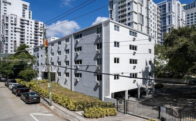 Building Photo - 143 SW 9th St