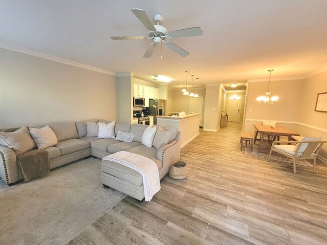 Building Photo - Gorgeous Townhome-Style Condo in Virginia Beach!