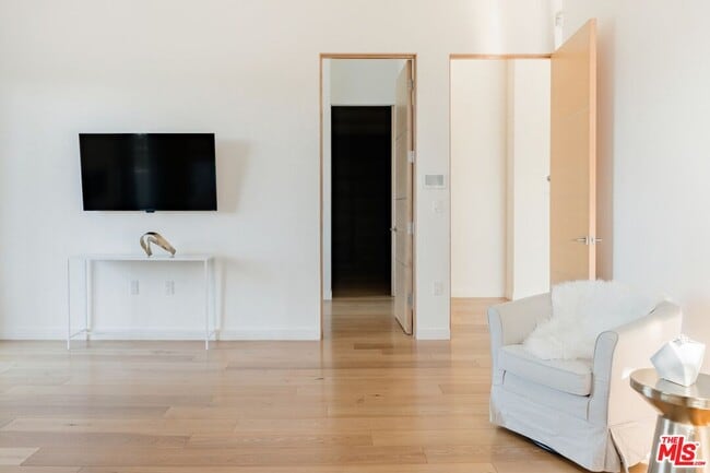 Building Photo - 1723 S Durango Ave