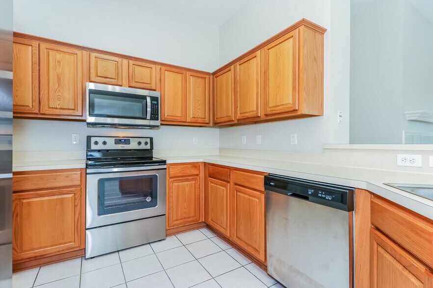 Building Photo - 5528 Spring Ridge Dr