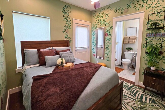 Building Photo - 5342 Donovan Gdns Ln