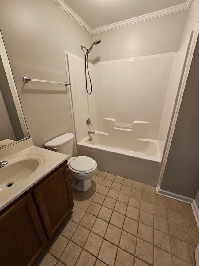 Building Photo - 2 BR Condo in Thomasville!