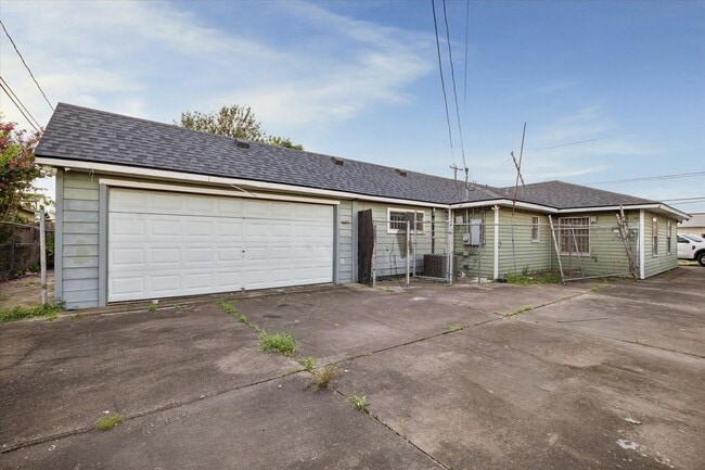 Building Photo - 7119 Long Point Rd