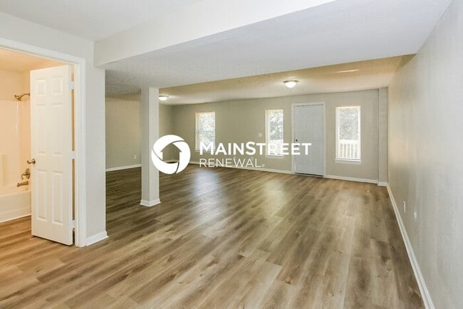 Building Photo - 4 Bedroom Pet-Friendly Home in KANSAS CITY, MO with Main Street Renewal