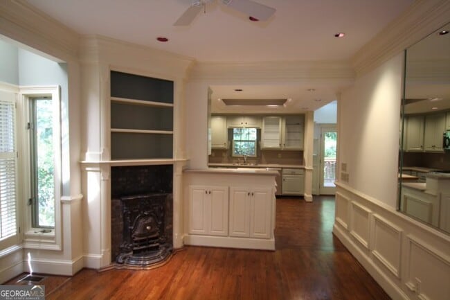 Building Photo - 55 Ivy Chase NE