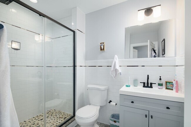 Building Photo - Four Bed Olde Kensington/Fishtown Home