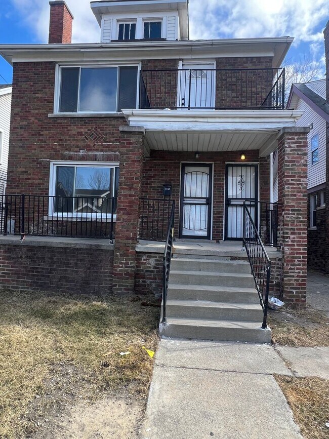 Building Photo - Cozy Westside Family Flat - Upper and Lower Units Available !