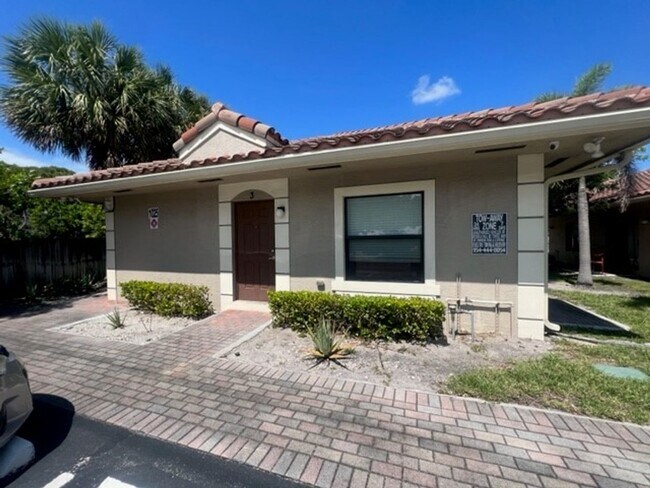 Building Photo - 1045 Villas LLC (1035 NE 10th Ave)