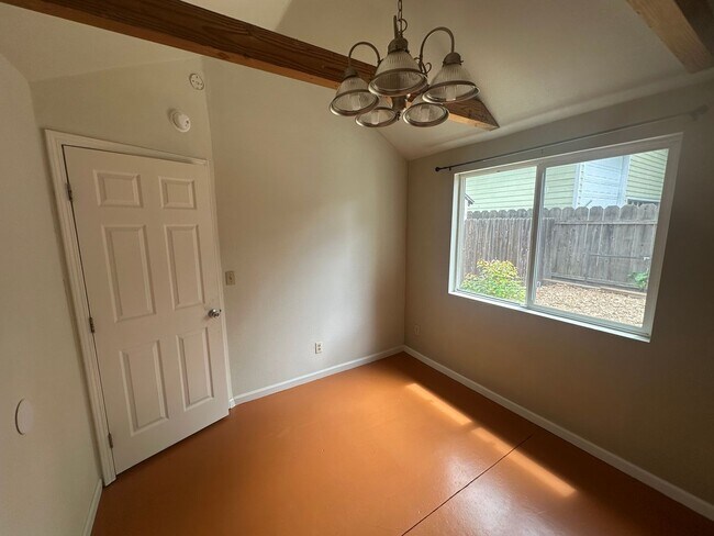 Building Photo - 2050 Laburnum Ave
