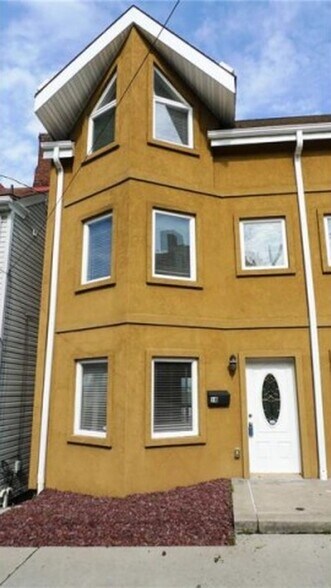 Building Photo - 20 E Amanda Ave