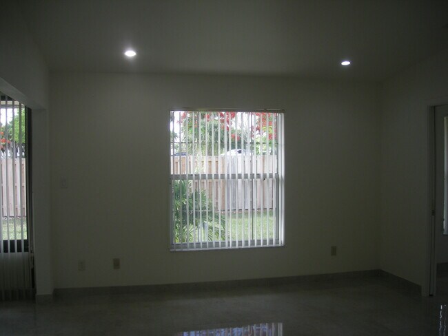 Building Photo - 11701 SW 108th Ln