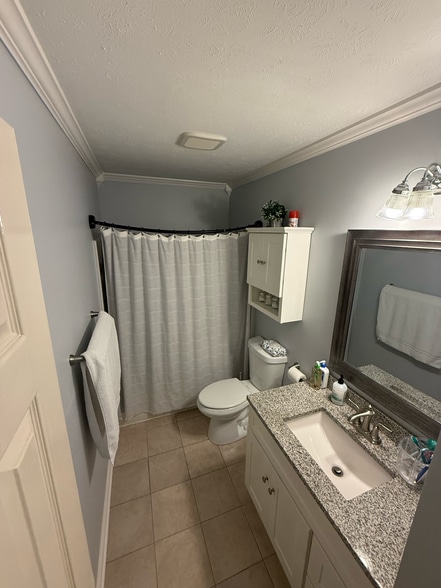 Upstairs Full Bath - 2062 Asheboro Dr