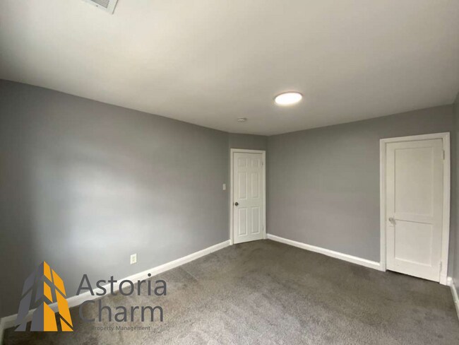 Building Photo - 3 Bedroom Home with Den and Fenced Yard in Quiet Neighborhood