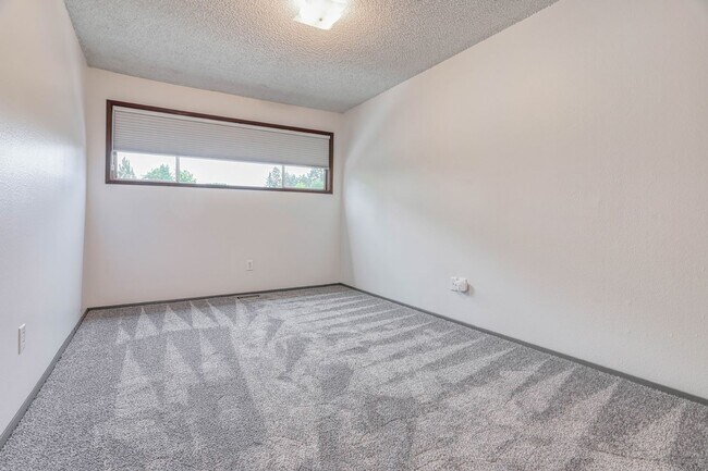 Building Photo - 310 NE 85th St